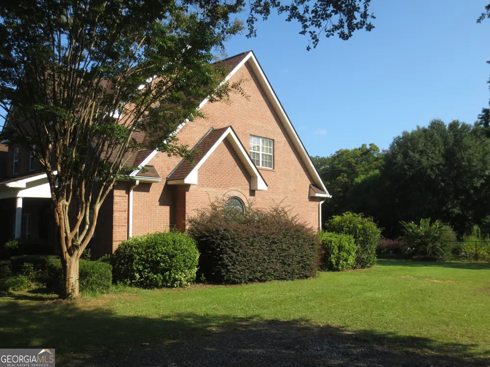 184 Giles RD Warner Robins, GA 31093