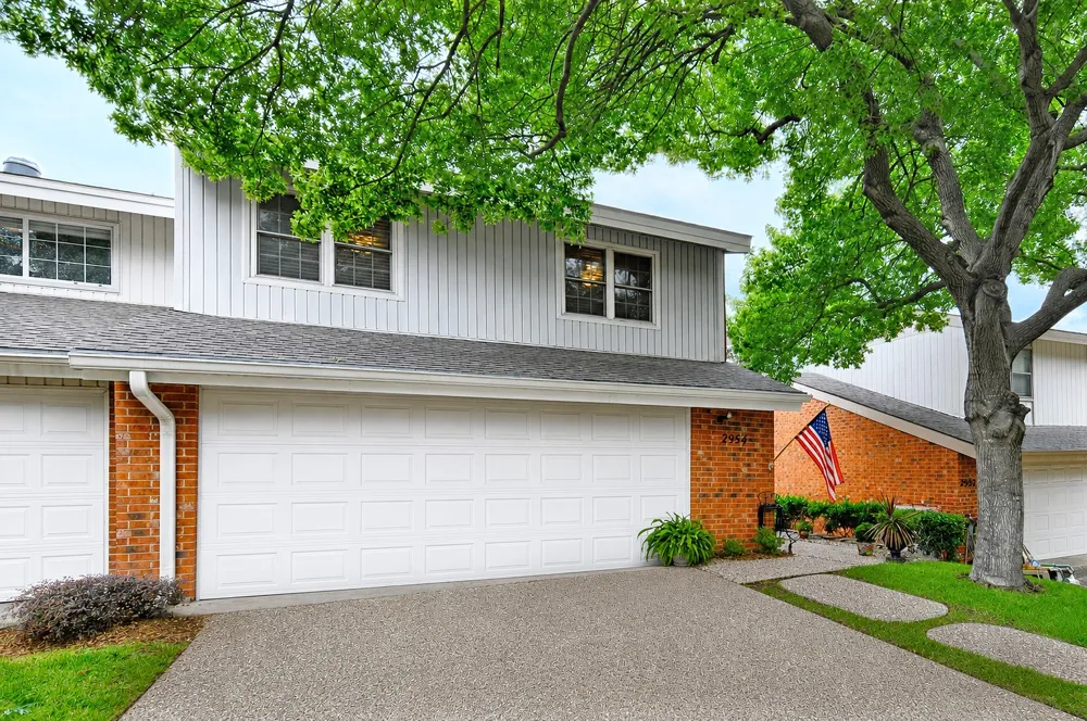 2954 Woodcroft Circle Carrollton, TX 75006