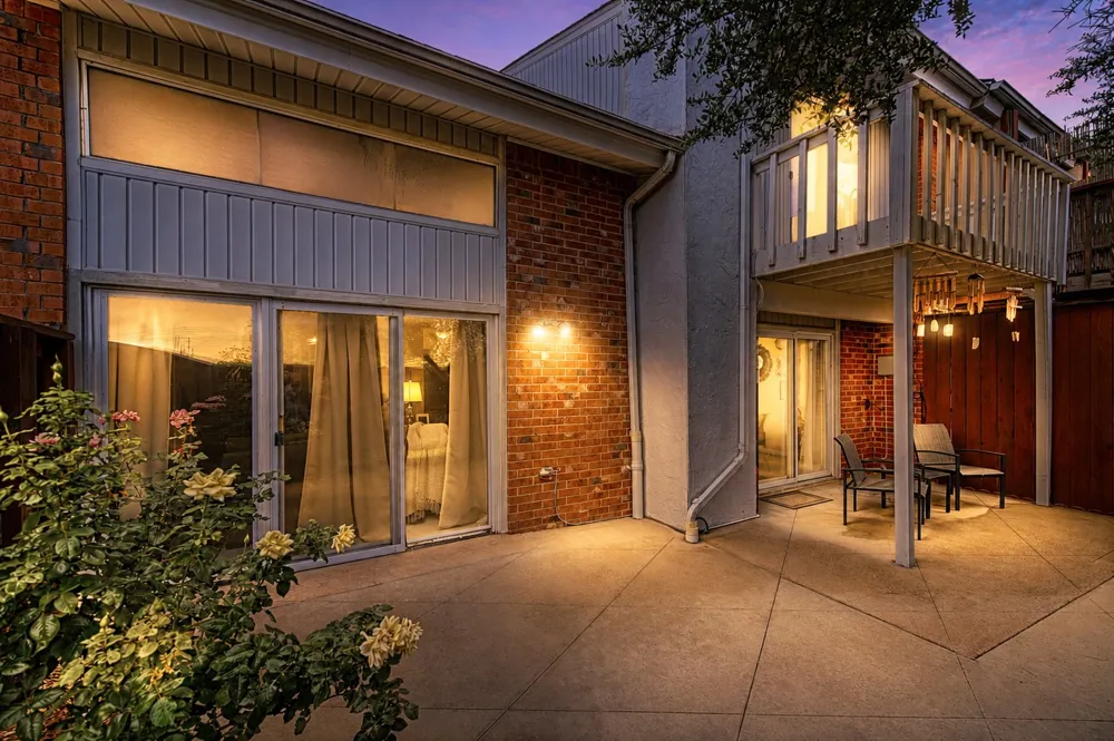 2954 Woodcroft Circle Carrollton, TX 75006