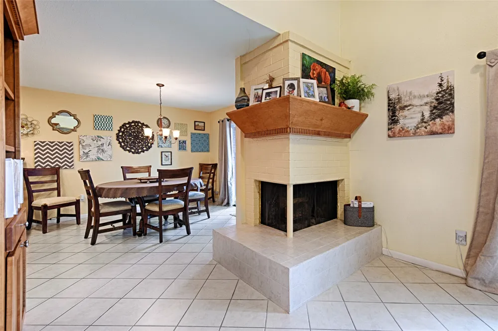 2954 Woodcroft Circle Carrollton, TX 75006