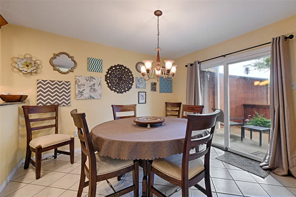 2954 Woodcroft Circle Carrollton, TX 75006
