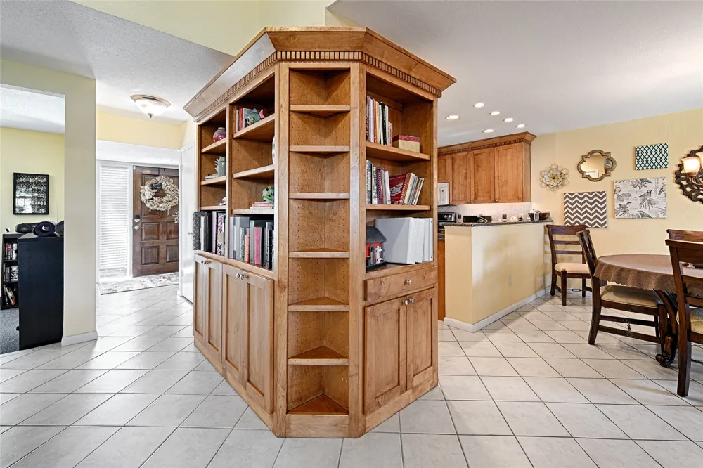 2954 Woodcroft Circle Carrollton, TX 75006