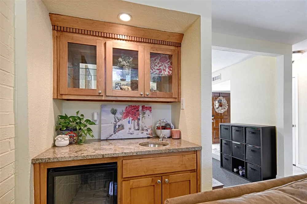 2954 Woodcroft Circle Carrollton, TX 75006