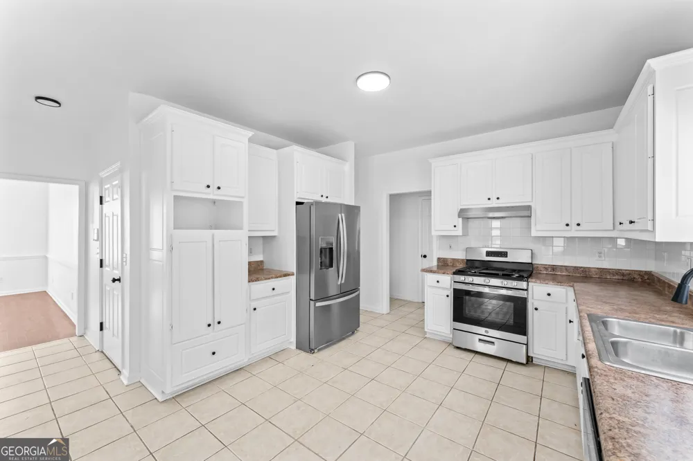 4267 Azalea WALK Ellenwood, GA 30294