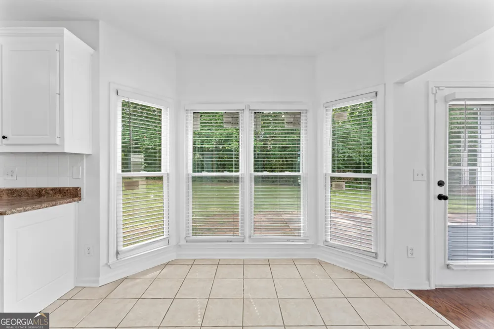 4267 Azalea WALK Ellenwood, GA 30294