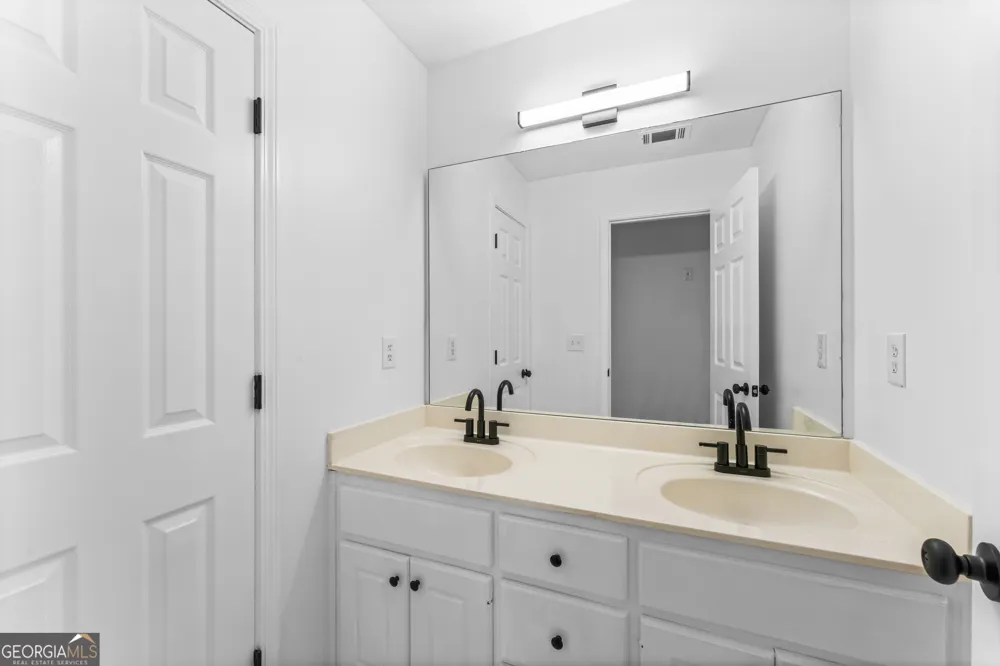 4267 Azalea WALK Ellenwood, GA 30294