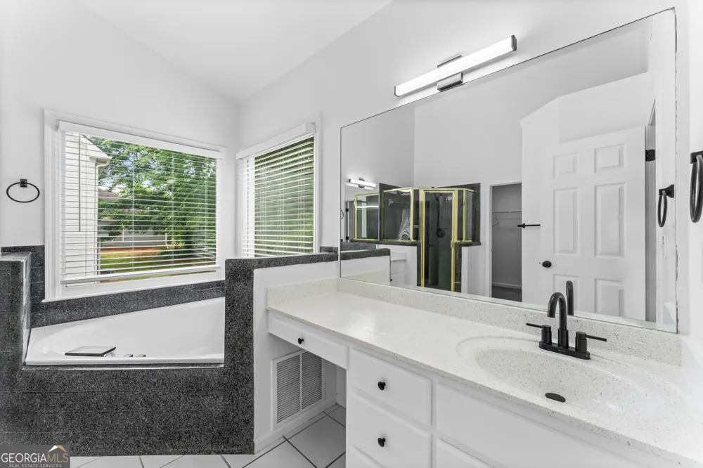 4267 Azalea WALK Ellenwood, GA 30294