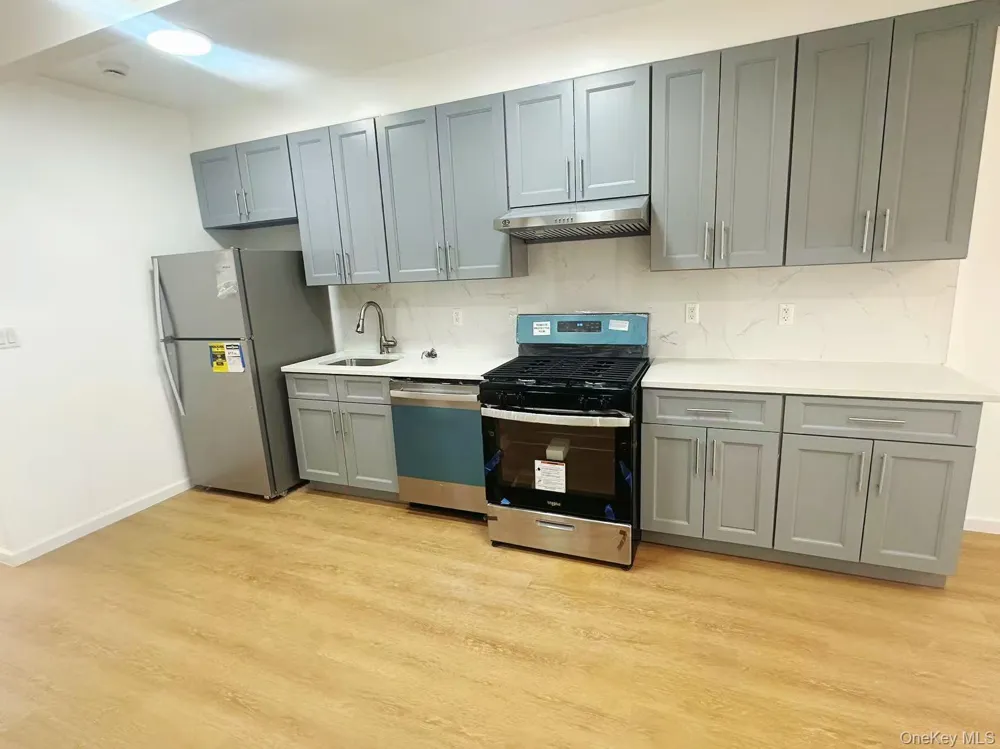 30-87 Steinway Street #2FL Astoria, NY 11103