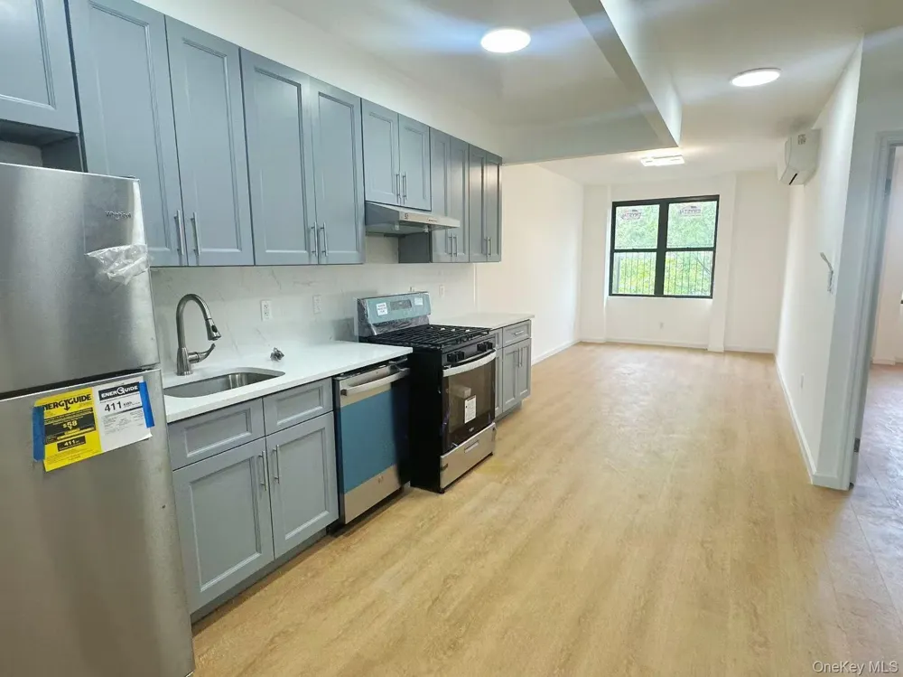 30-87 Steinway Street #2FL Astoria, NY 11103