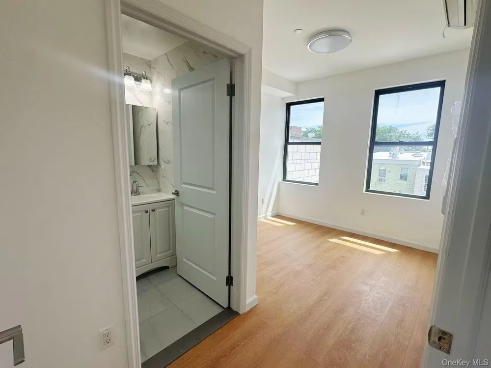 30-87 Steinway Street #2FL Astoria, NY 11103