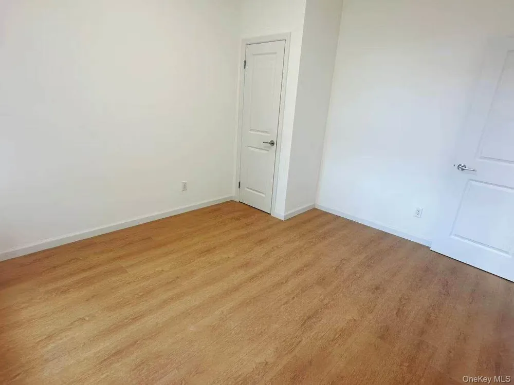 30-87 Steinway Street #2FL Astoria, NY 11103