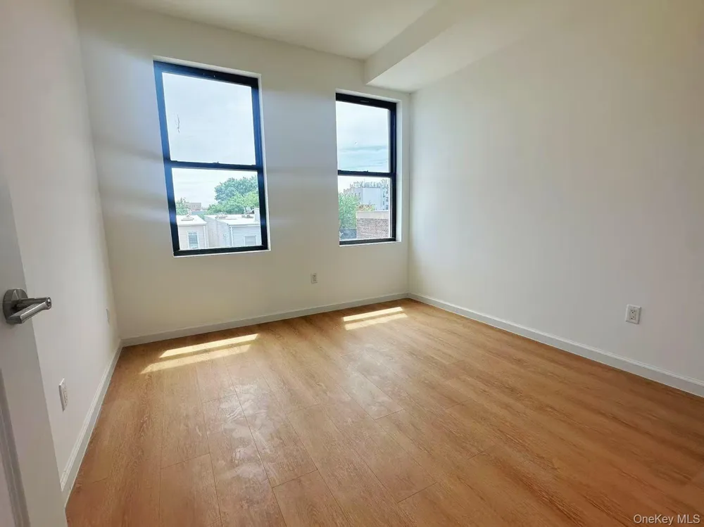 30-87 Steinway Street #2FL Astoria, NY 11103