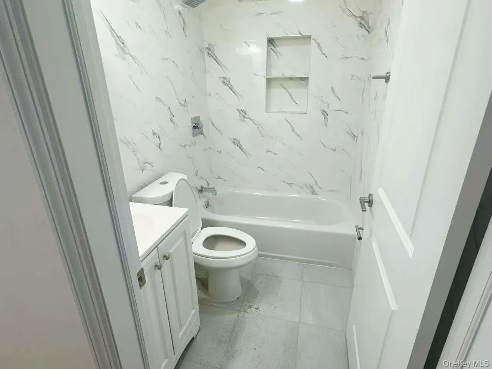 30-87 Steinway Street #2FL Astoria, NY 11103