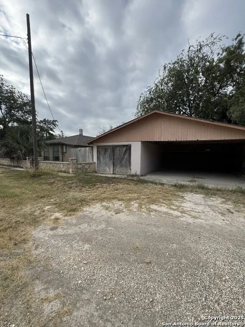 407 Fort St Brackettville, TX 78832