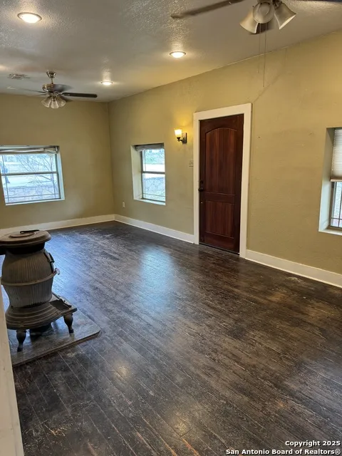 407 Fort St Brackettville, TX 78832