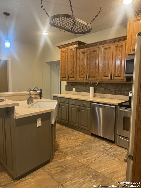 407 Fort St Brackettville, TX 78832