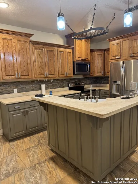 407 Fort St Brackettville, TX 78832