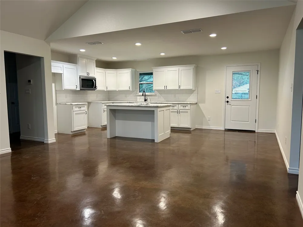 405 S 6th Street Grandview, TX 76050