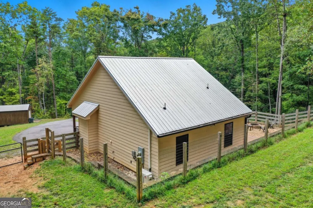 415 Woods RD Talking Rock, GA 30175