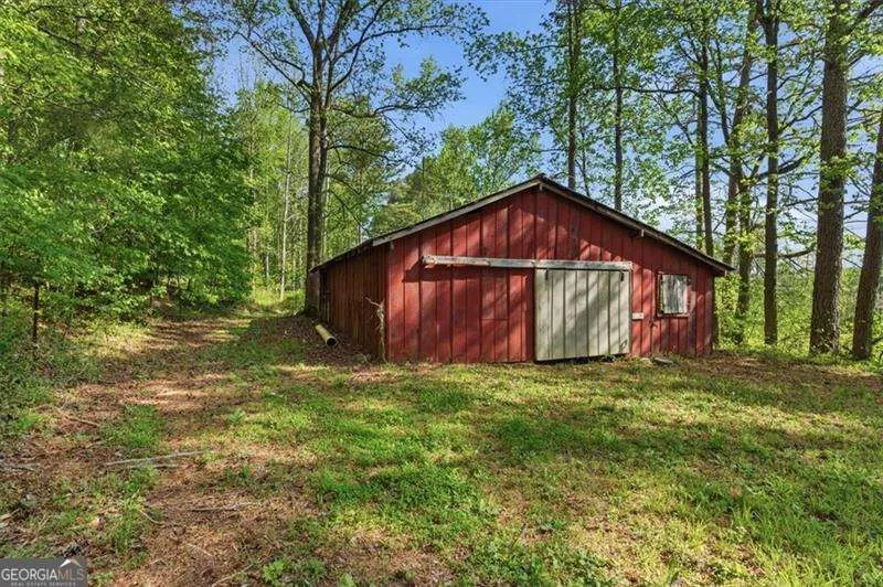 235 Kirk RD NW White, GA 30184