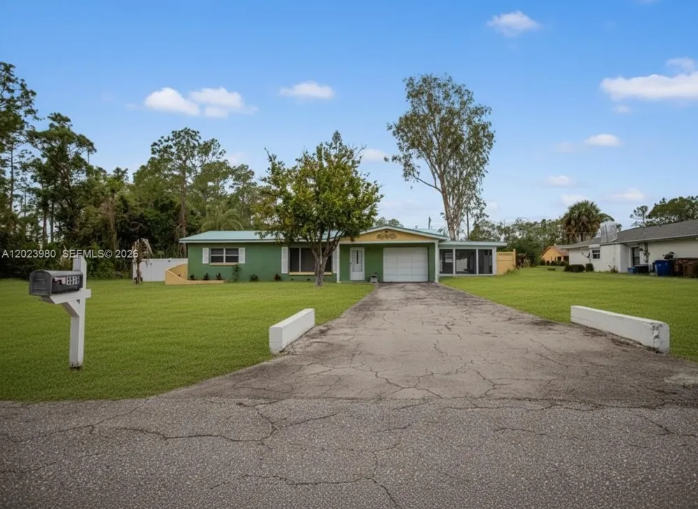 1313 E CLEVELAND AVE Lehigh Acres, FL 33972