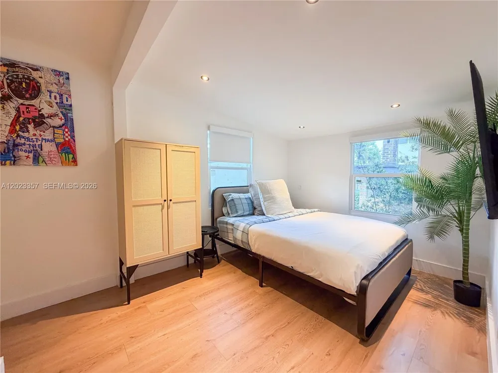 105 SW 4th Ave #0 Hallandale Beach, FL 33009