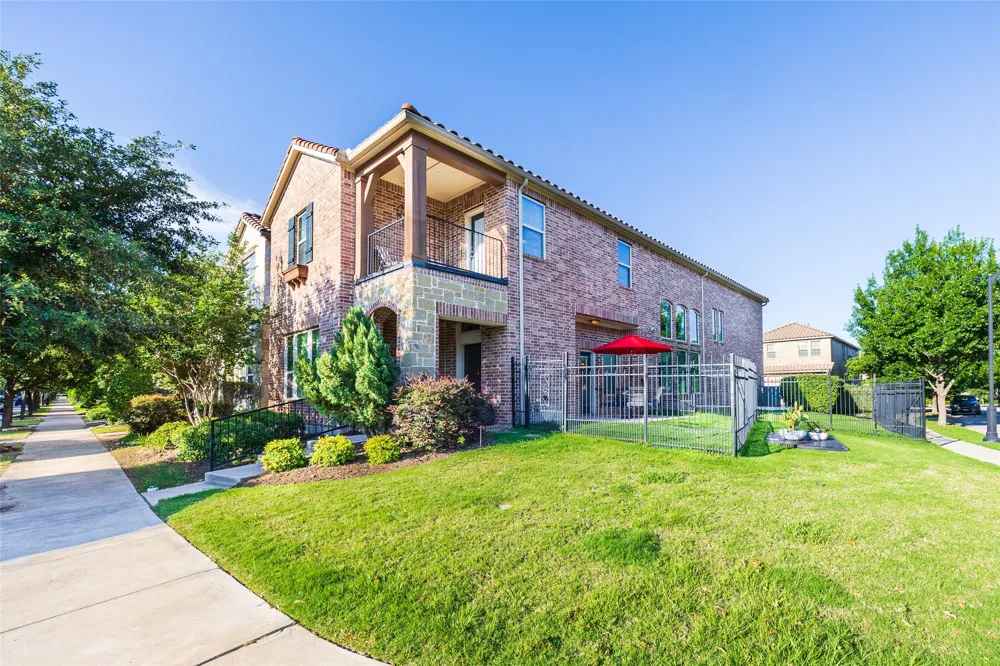 6606 Deleon Street Irving, TX 75039