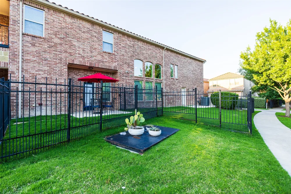 6606 Deleon Street Irving, TX 75039
