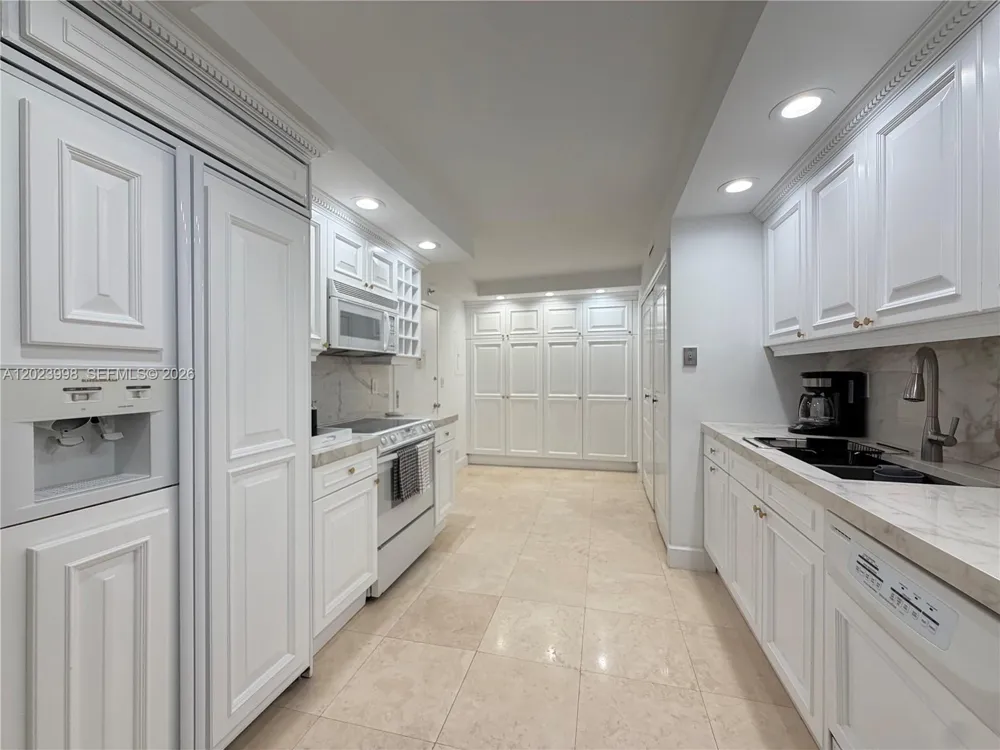 1111 Crandon Blvd #B1105 Key Biscayne, FL 33149