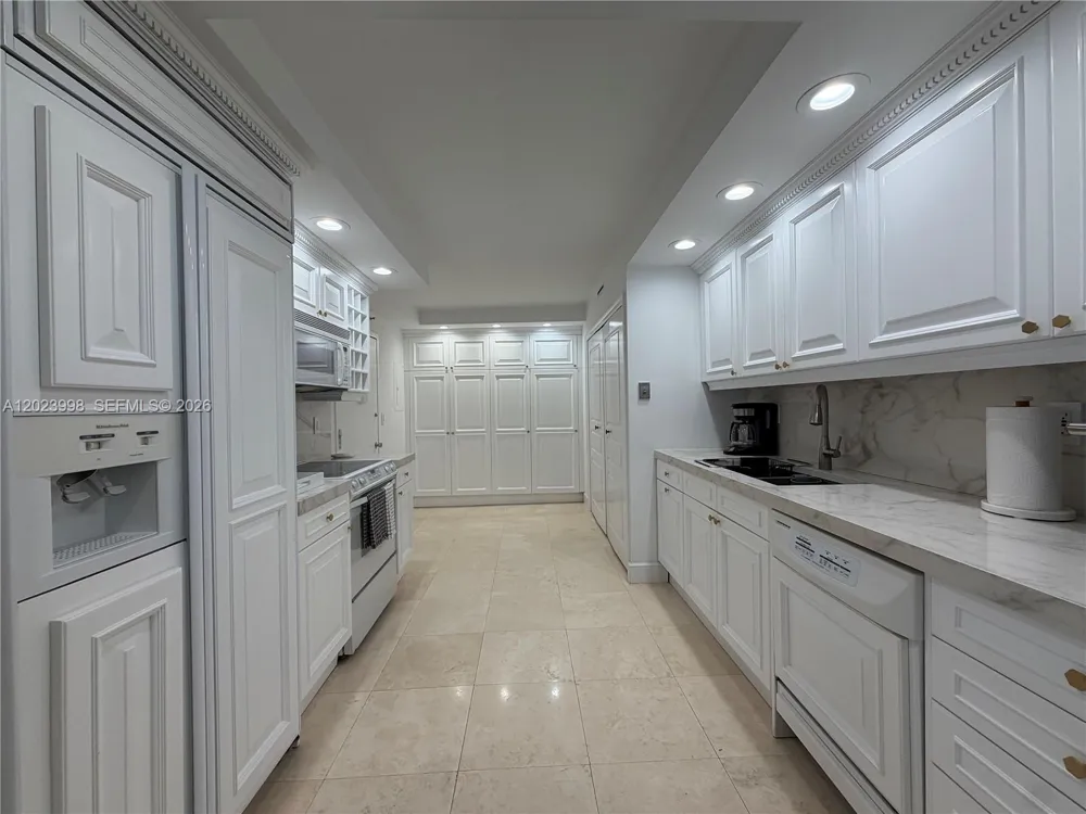 1111 Crandon Blvd #B1105 Key Biscayne, FL 33149