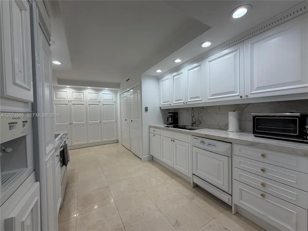 1111 Crandon Blvd #B1105 Key Biscayne, FL 33149