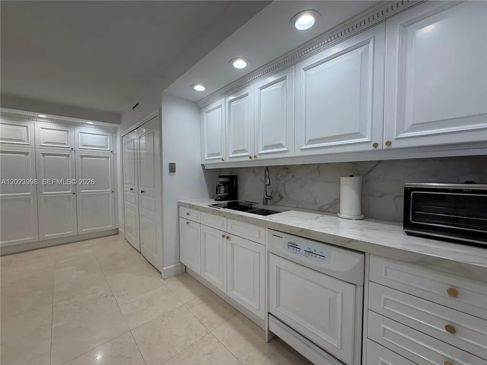 1111 Crandon Blvd #B1105 Key Biscayne, FL 33149