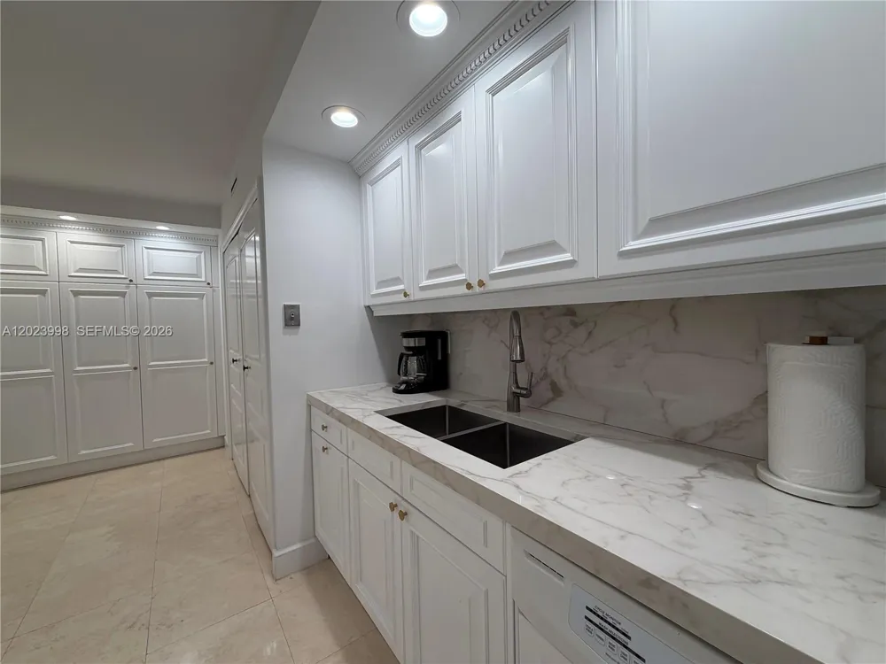 1111 Crandon Blvd #B1105 Key Biscayne, FL 33149