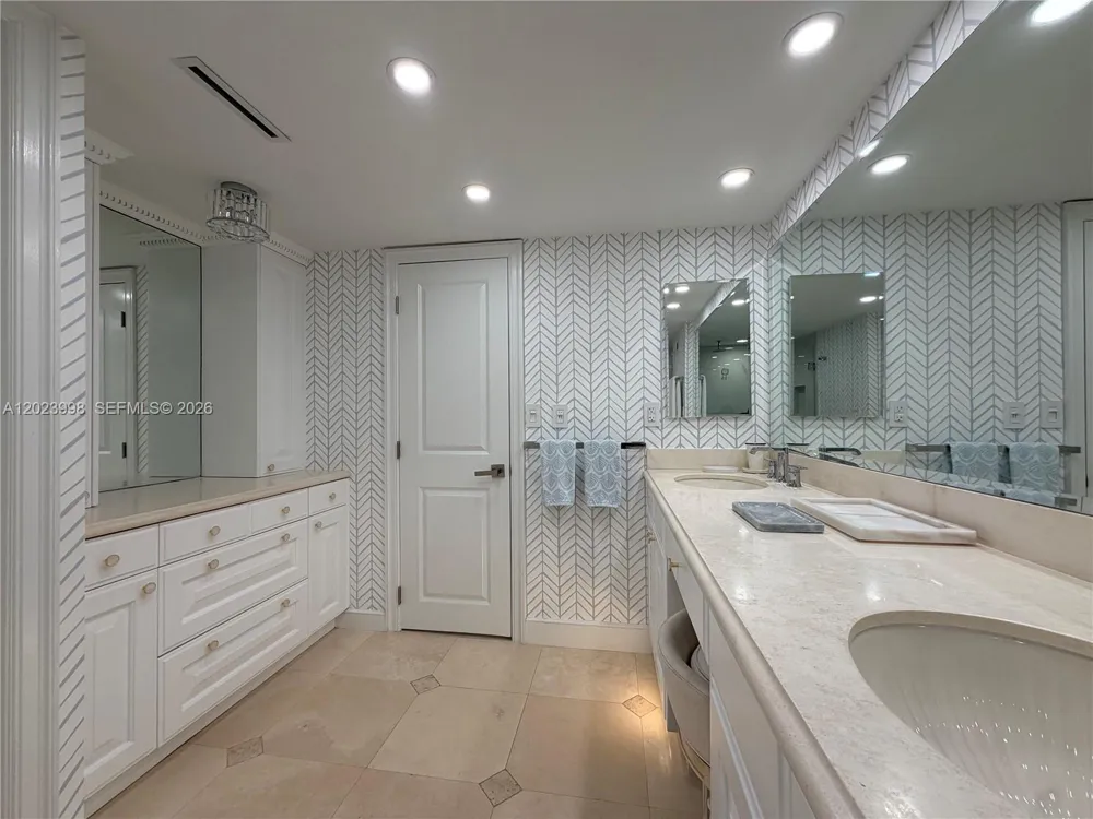 1111 Crandon Blvd #B1105 Key Biscayne, FL 33149