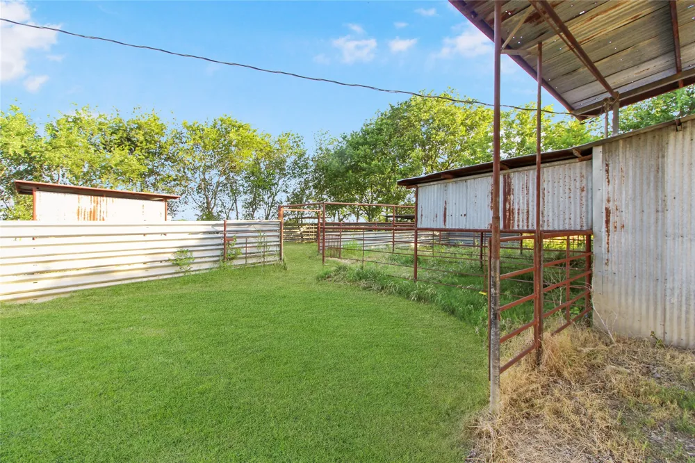 455 Hughes Cemetery Road Italy, TX 76651