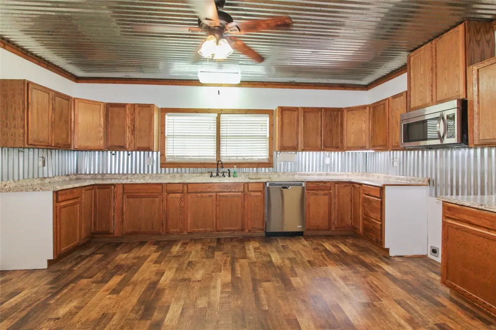 455 Hughes Cemetery Road Italy, TX 76651