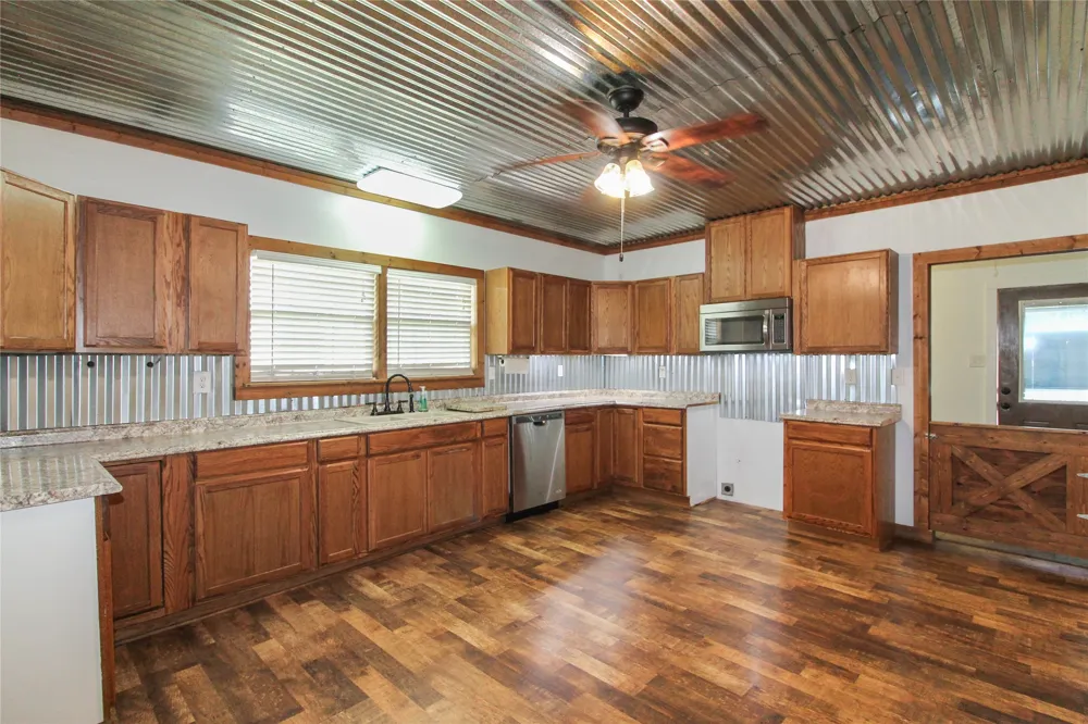 455 Hughes Cemetery Road Italy, TX 76651