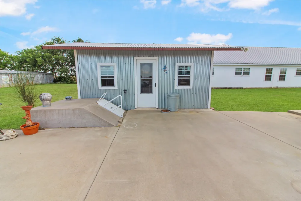 455 Hughes Cemetery Road Italy, TX 76651