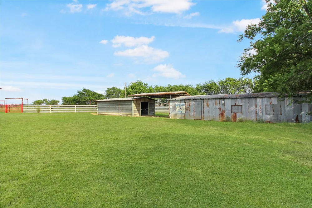 455 Hughes Cemetery Road Italy, TX 76651