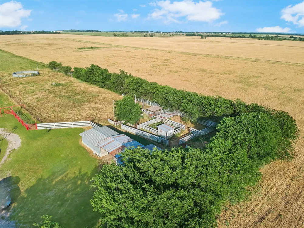 455 Hughes Cemetery Road Italy, TX 76651