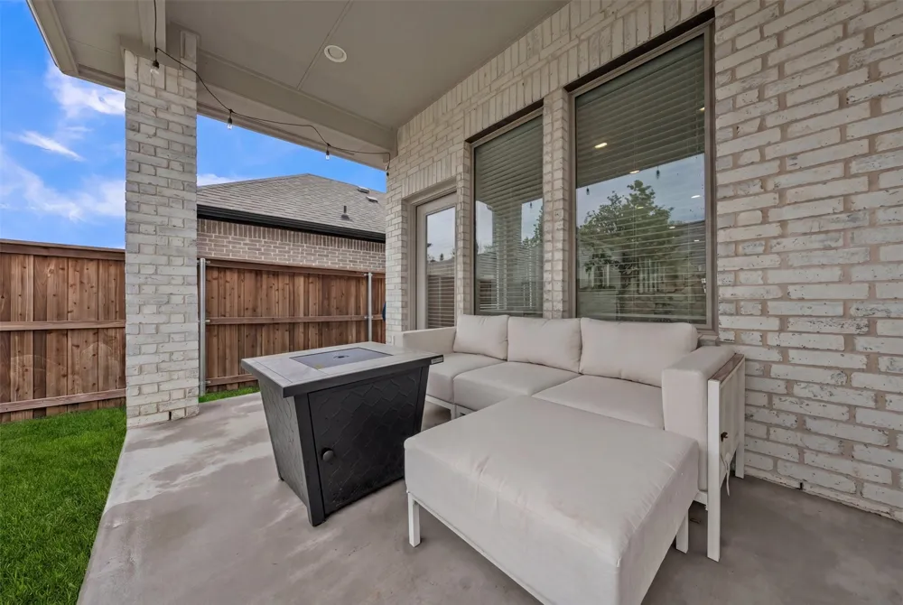 228 Palo Duro Bend Rhome, TX 76078