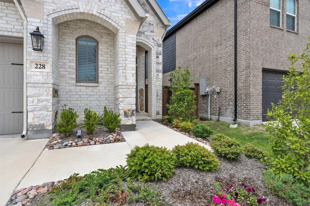 228 Palo Duro Bend Rhome, TX 76078