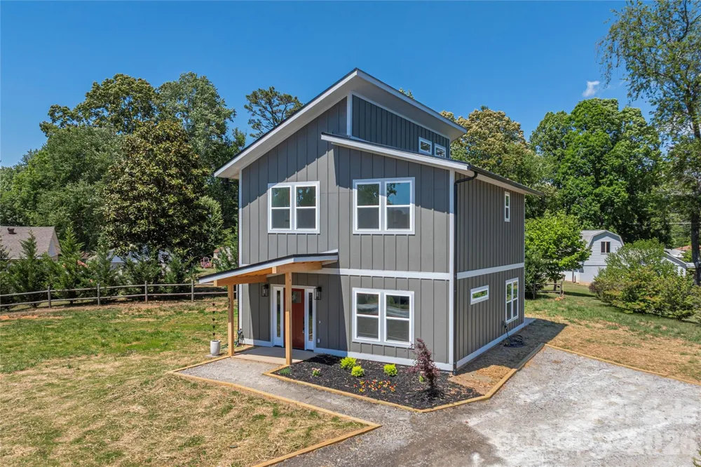 32 Oak Hill Road Candler, NC 28715