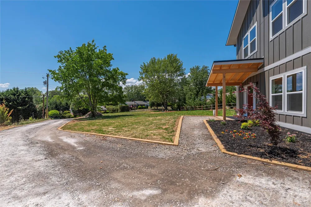 32 Oak Hill Road Candler, NC 28715