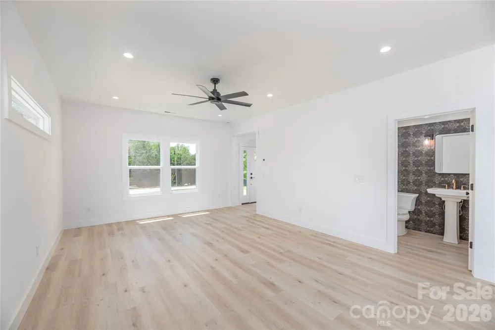 32 Oak Hill Road Candler, NC 28715