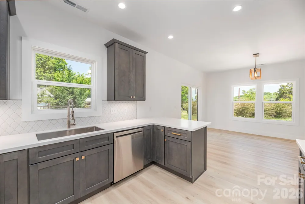 32 Oak Hill Road Candler, NC 28715