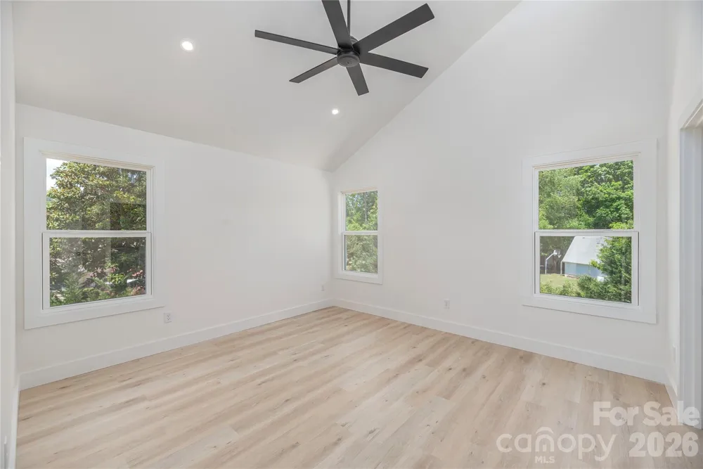 32 Oak Hill Road Candler, NC 28715