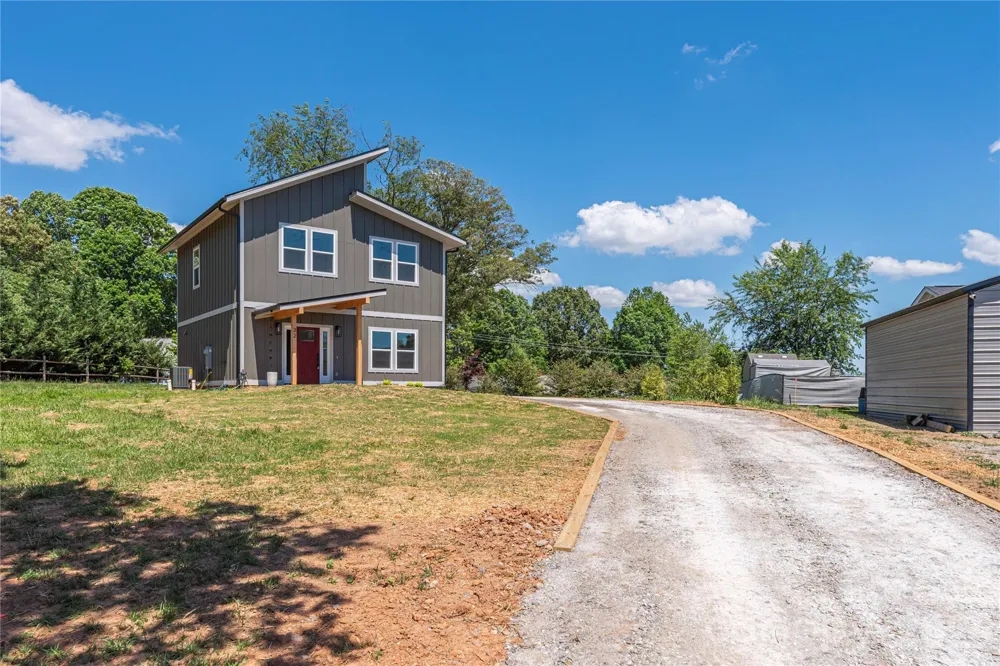 32 Oak Hill Road Candler, NC 28715