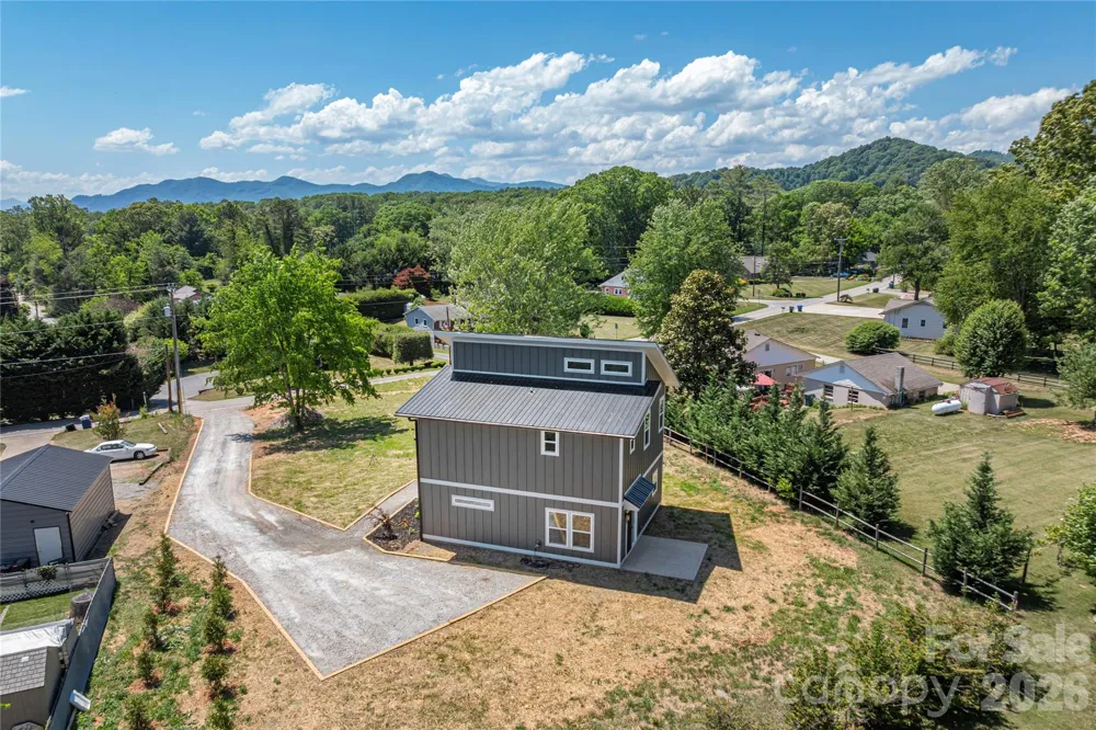 32 Oak Hill Road Candler, NC 28715