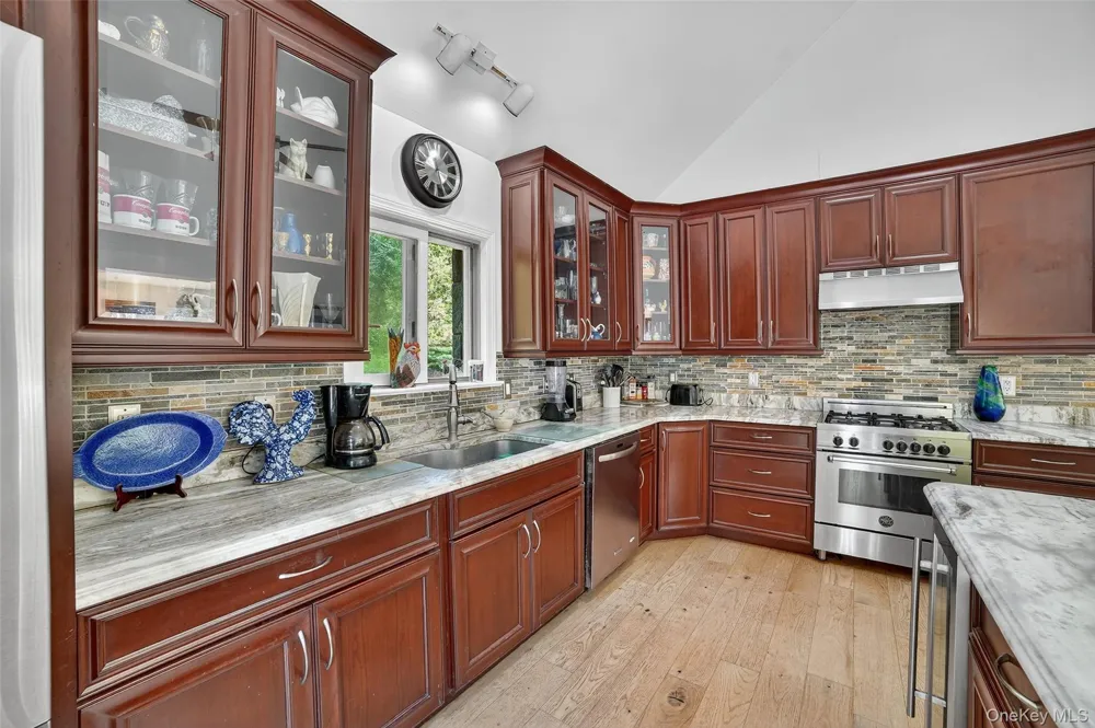 986 Cliff Avenue Yorktown Heights, NY 10598